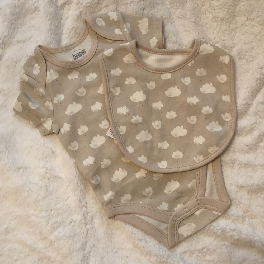 Mamas and Papas onesie and matching bib set